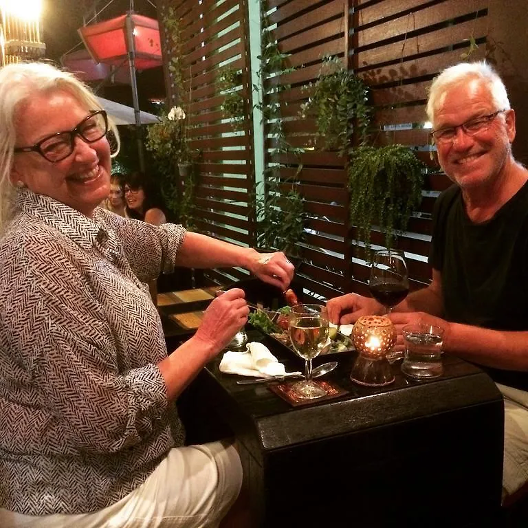קו לנטה Cozy Guesthouse Restaurant & Bar תאילנד
