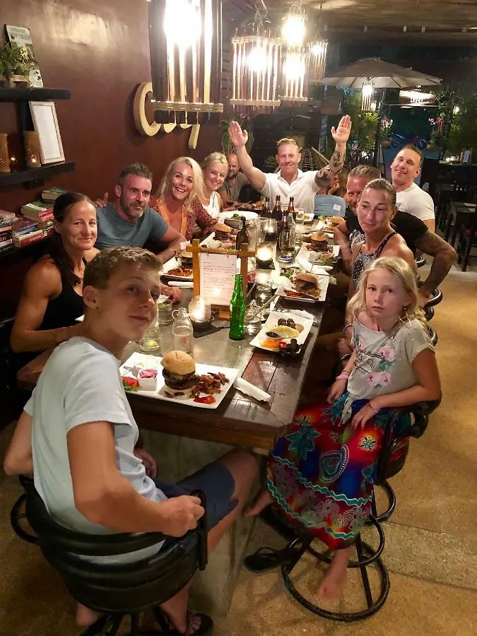 קו לנטה Cozy Guesthouse Restaurant & Bar